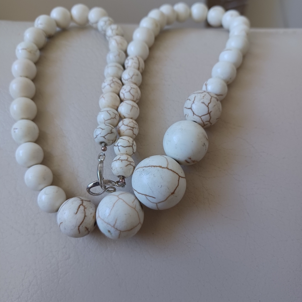 White  Howlite Beaded Necklace 925 Clasp